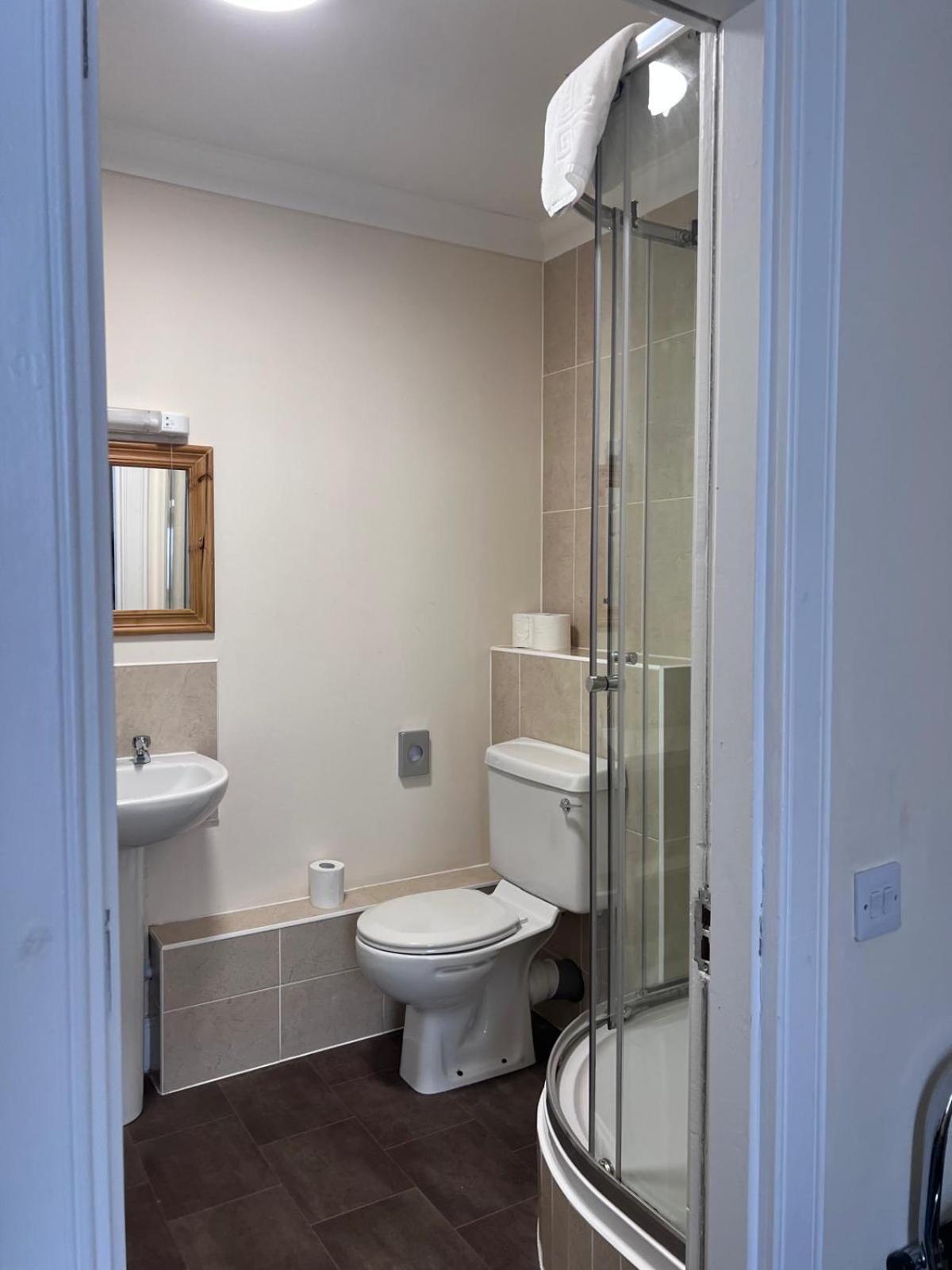 אינברנס The Waverley Guest House מראה חיצוני תמונה